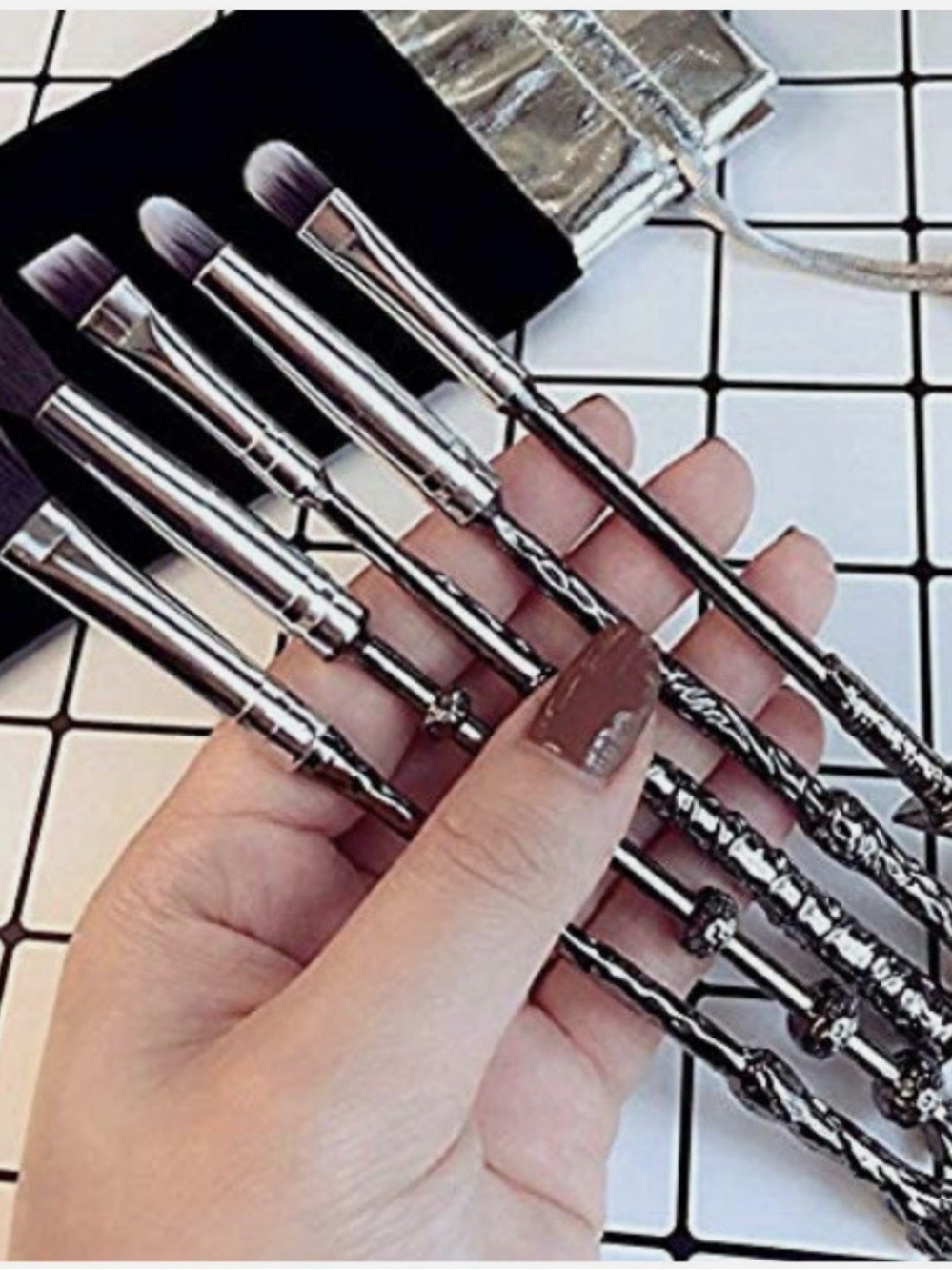 Storybook Cosmetics 5 pcs Makeup Brush Set Silver/Black Wand Handles w/ Pouch